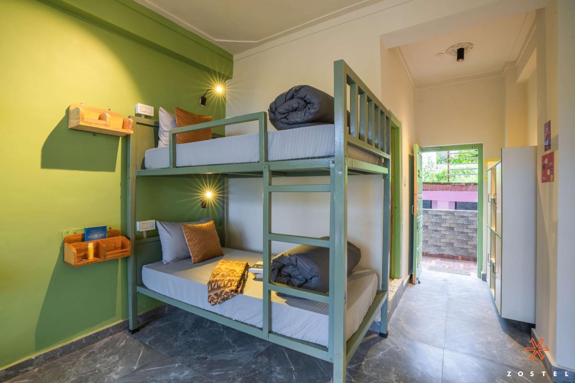 Albergue Zostel Dharamkot McLeod Ganj Exterior foto