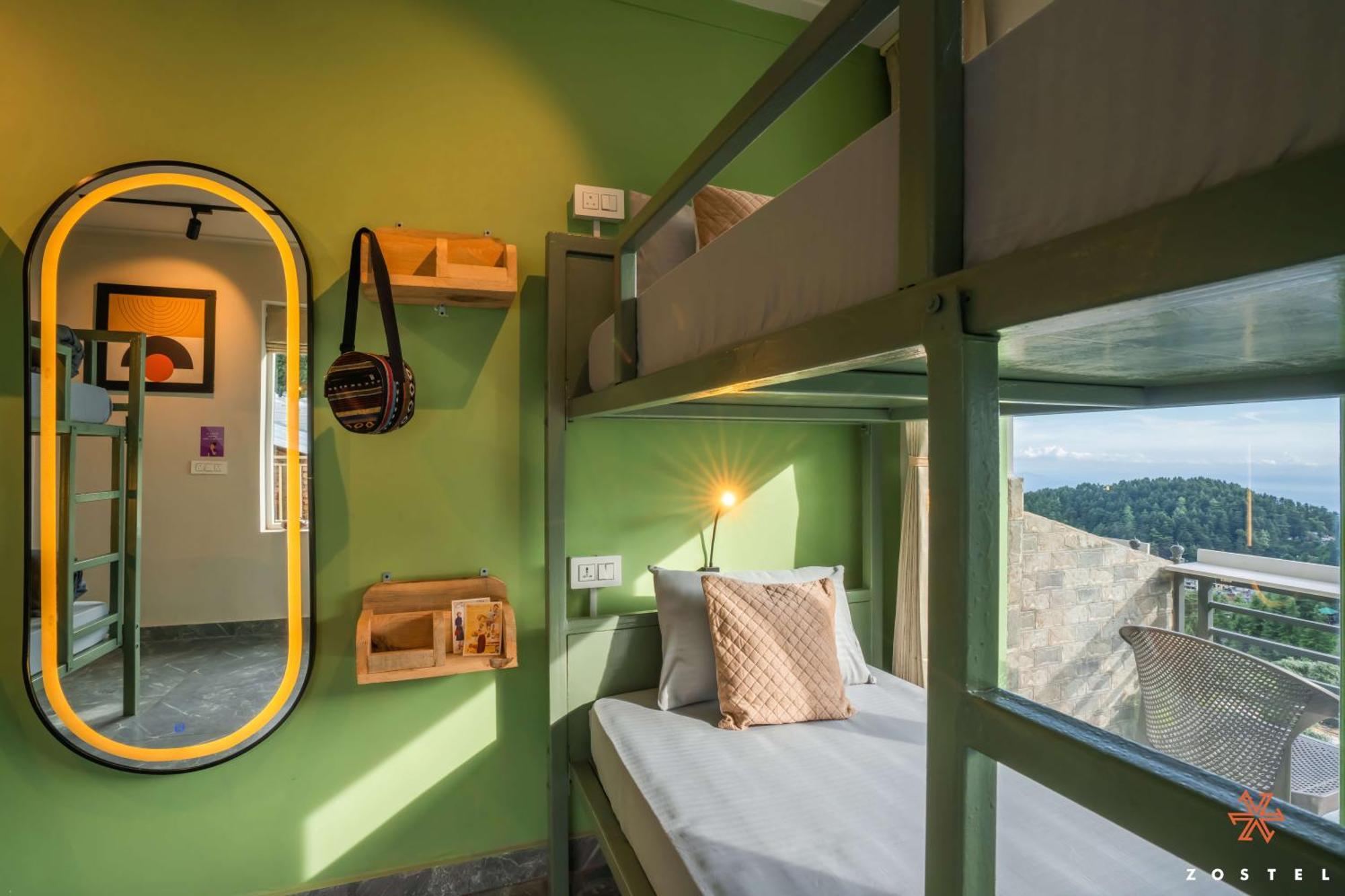 Albergue Zostel Dharamkot McLeod Ganj Exterior foto
