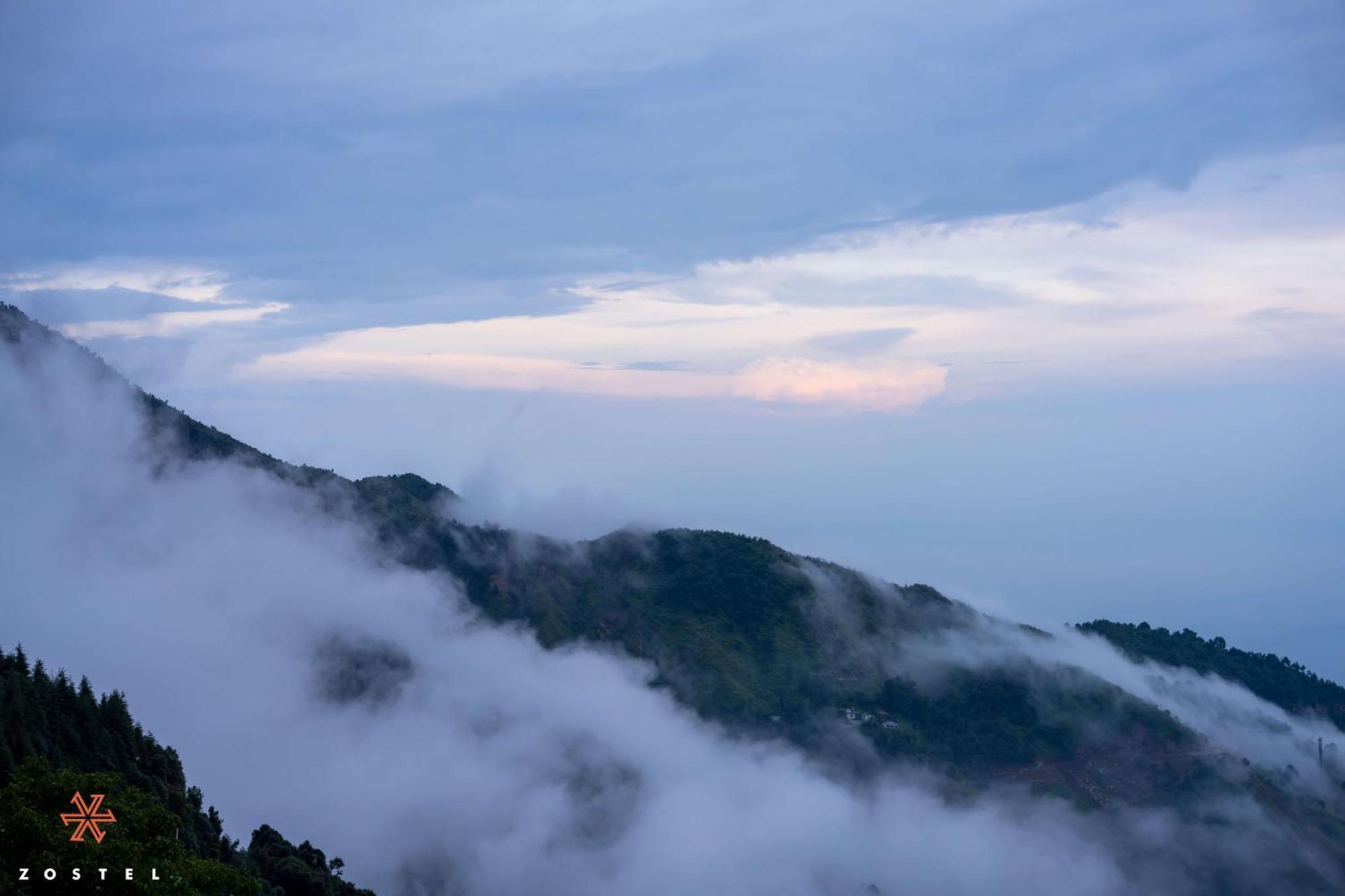 Albergue Zostel Dharamkot McLeod Ganj Exterior foto