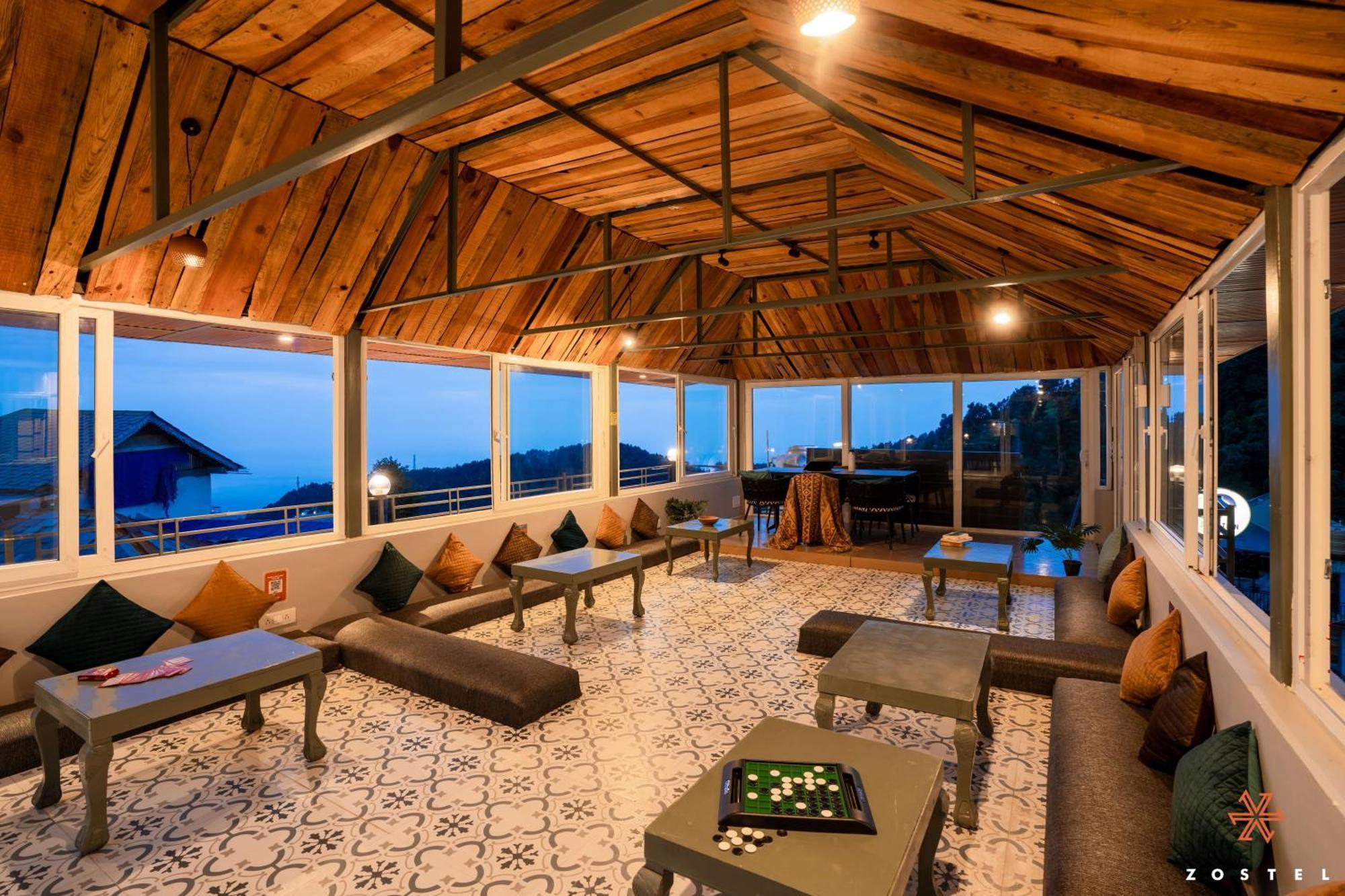 Albergue Zostel Dharamkot McLeod Ganj Exterior foto